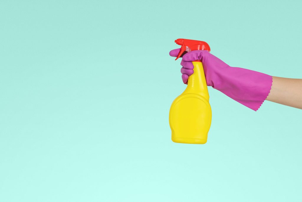 Professionele milieuvriendelijk reinigen van een luchtbehandelingskast met geavanceerde duurzame technieken door Vos CRC