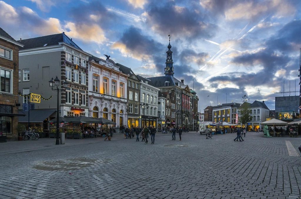 Avondwinkel in Goes - one-stop-shop voor laatavond boodschappen met vers assortiment en vriendelijke service